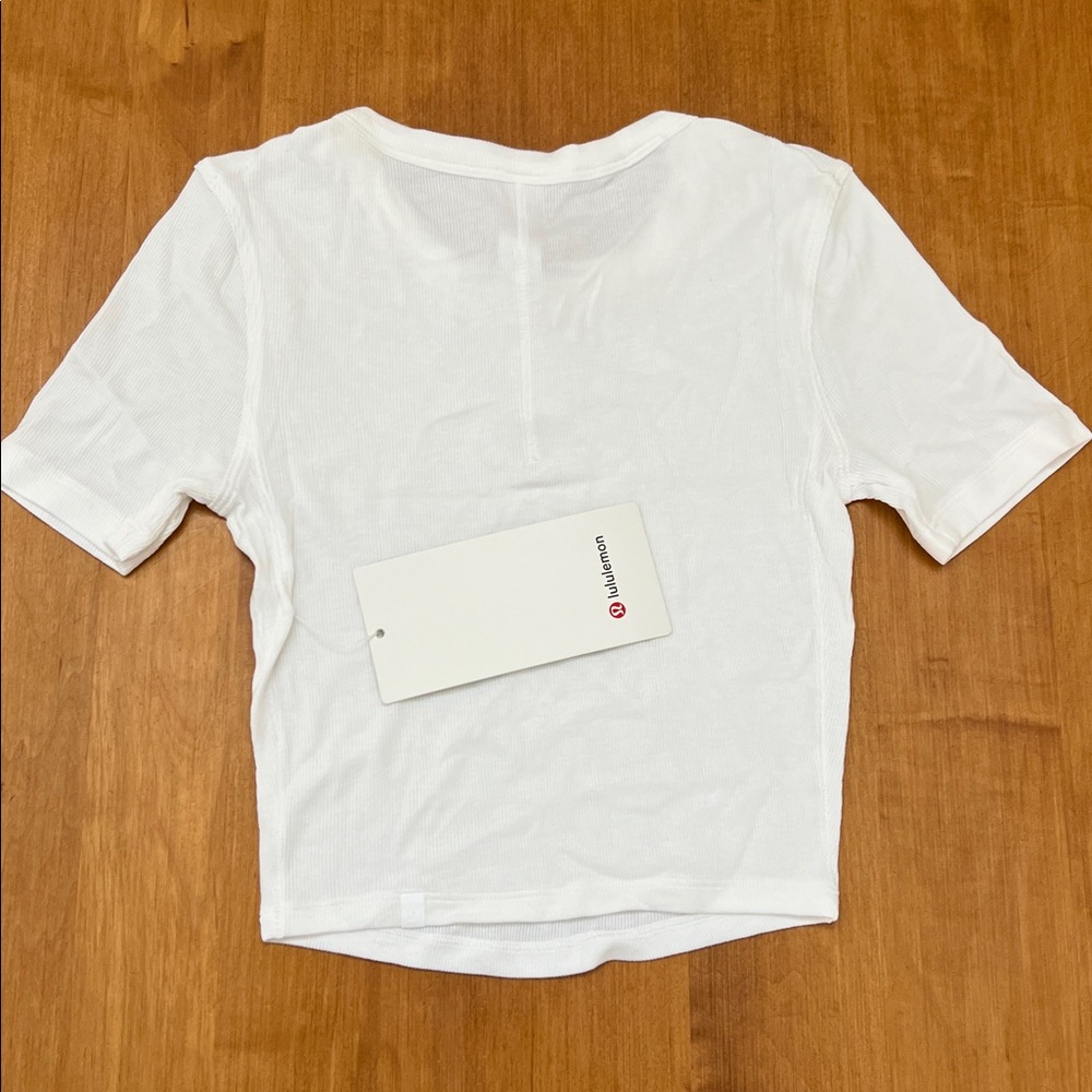 Hold Tight Straight Hen Cropped T-Shirt - Picture 3 of 3